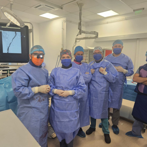 Pentru prima dată la Sibiu, doctorii de la Spitalul Județean au realizat o endarterectomie combinată cu angioplastie și stenting