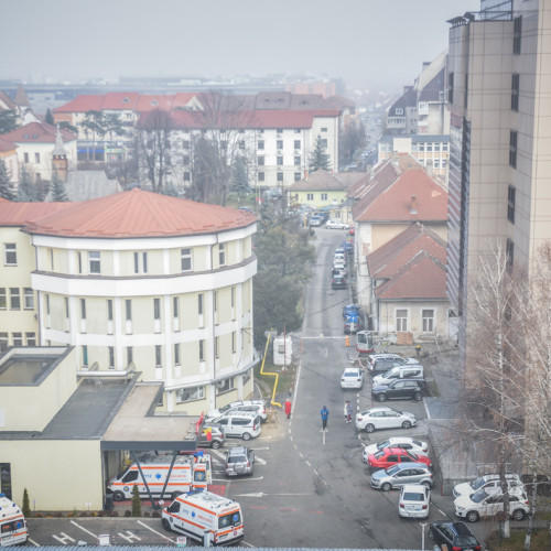 O familie din Sibiu, anunțată din greșeală despre moartea unei rude internate la Județean. Pacienta era în viață. Spital: „Vom lua măsuri pentru a preveni astfel de incidente”