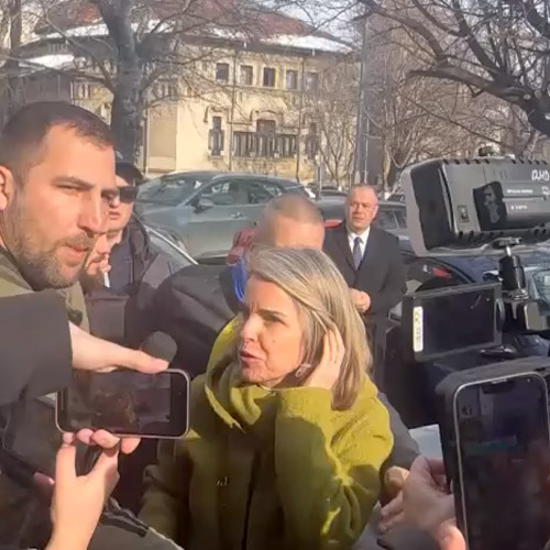 VIDEO Cristela Georgescu a mers cu bodyguarzii la Parchet. „Noi suntem puternici, pentru că puterea vine de la Dumnezeu”