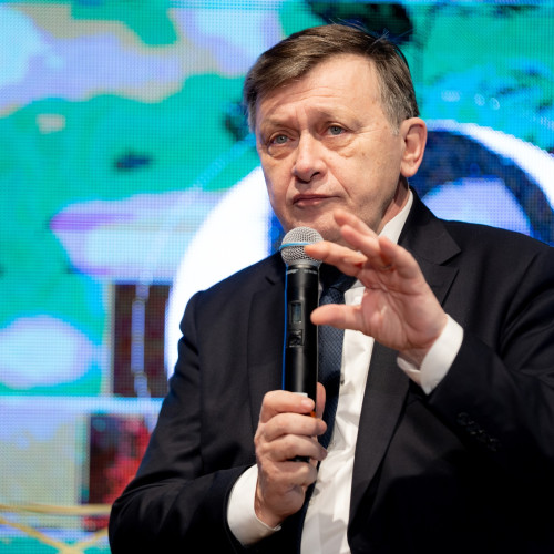 Crin Antonescu reacționează la disputele dintre liderii politici