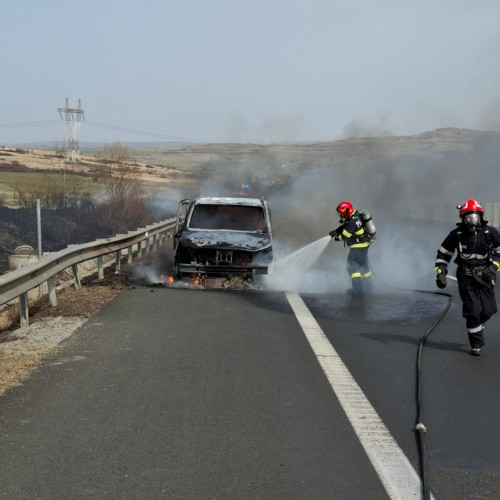Incendiu pe Autostrada A1: Pompierii au intervenit de urgență