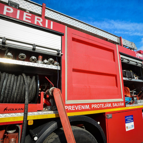 Incendiu în apartament la Sibiu: două persoane au fost transportate la spital