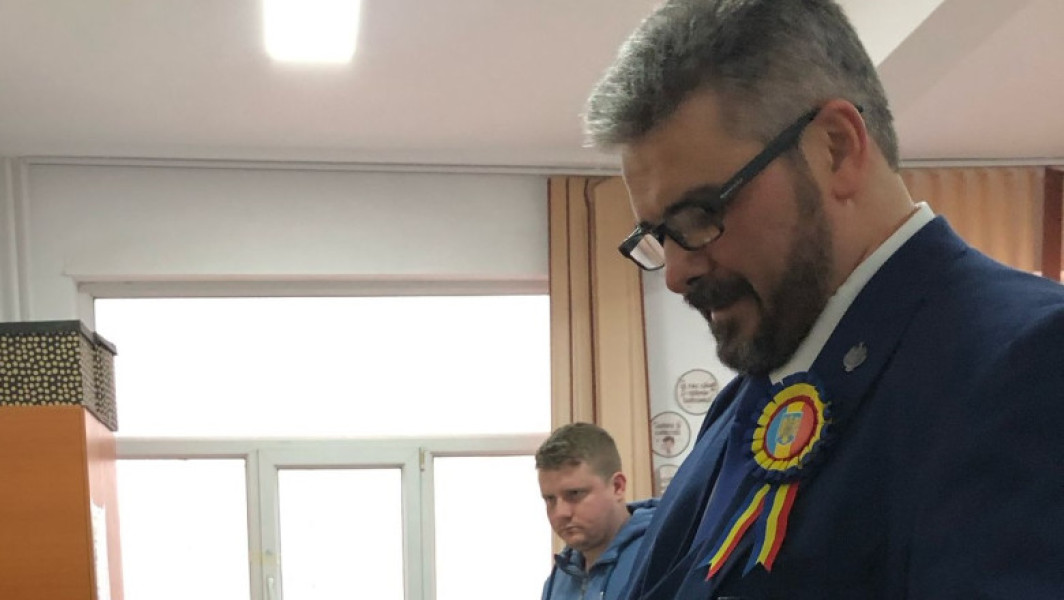 Video Motivul unui senator POT să ceară bani de chirie, deși stă în București: „Am 7 copii. Ai nevoie de loc de reculegere”