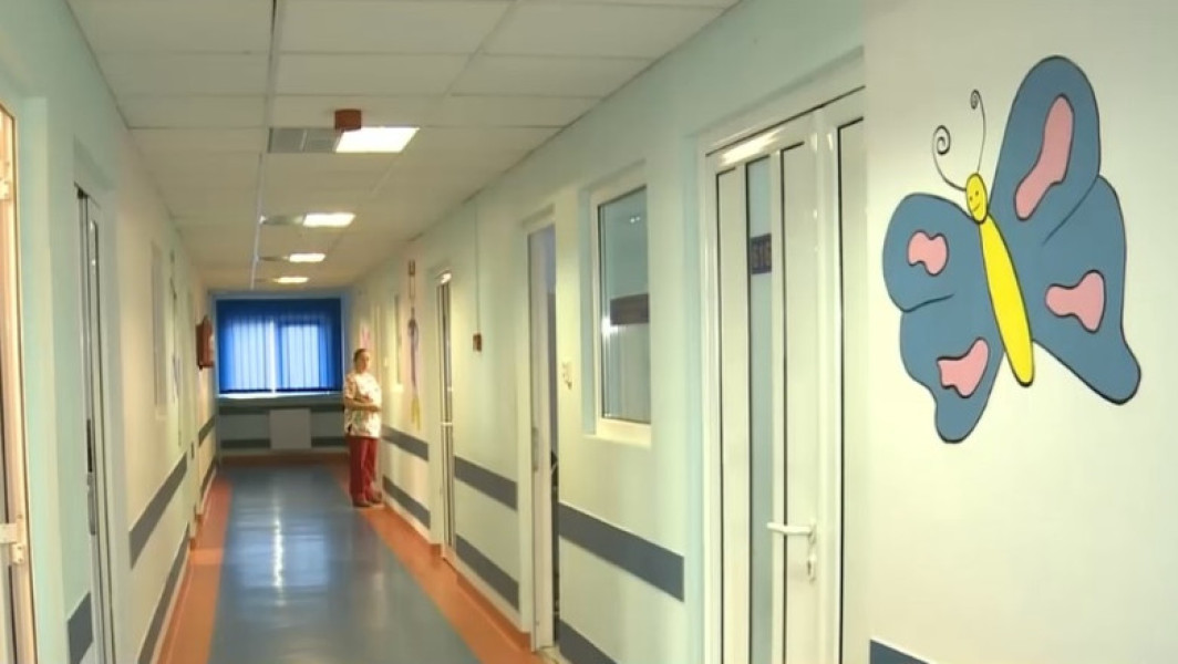 Video Scandal la Spitalul „Marie Curie” din Capitală. Agent de pază, acuzat că a lovit un bărbat și a folosit spray lacrimogen
