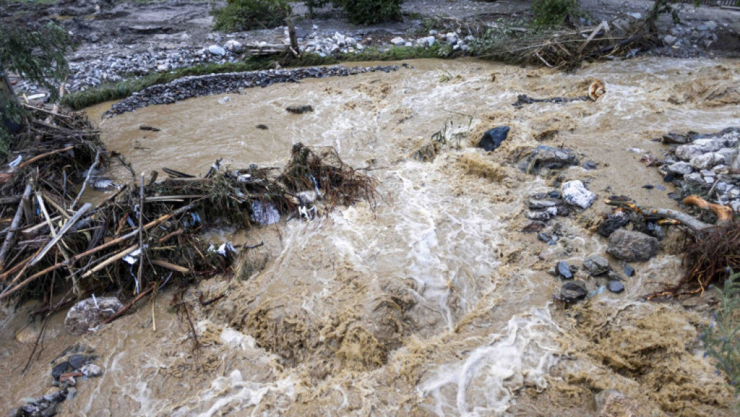 Hidrologii emit cod portocaliu de inundații în trei județe